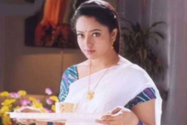 20 years after the demise of actress Soundarya.. What occurred to the need of 100 crore property..?  Thrilling data...!-oneindia news