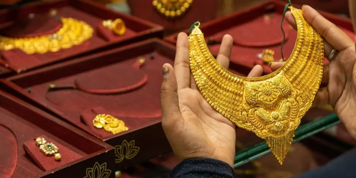 Gold Worth: Gold worth peaked on the primary day of the week..!  What's the state of affairs at present?-oneindia news