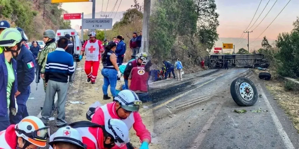 Road accident in Mexico Pilgrimage... 14 people killed.!-oneindia news