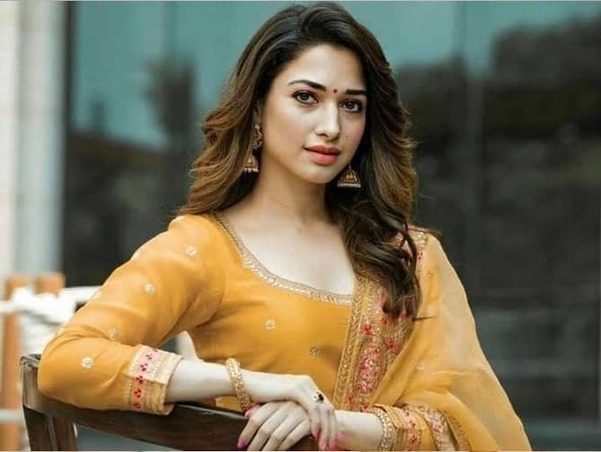 Topless actress Tamannaah.. Not faux.. 100% authentic.. Timeless..!-oneindia news