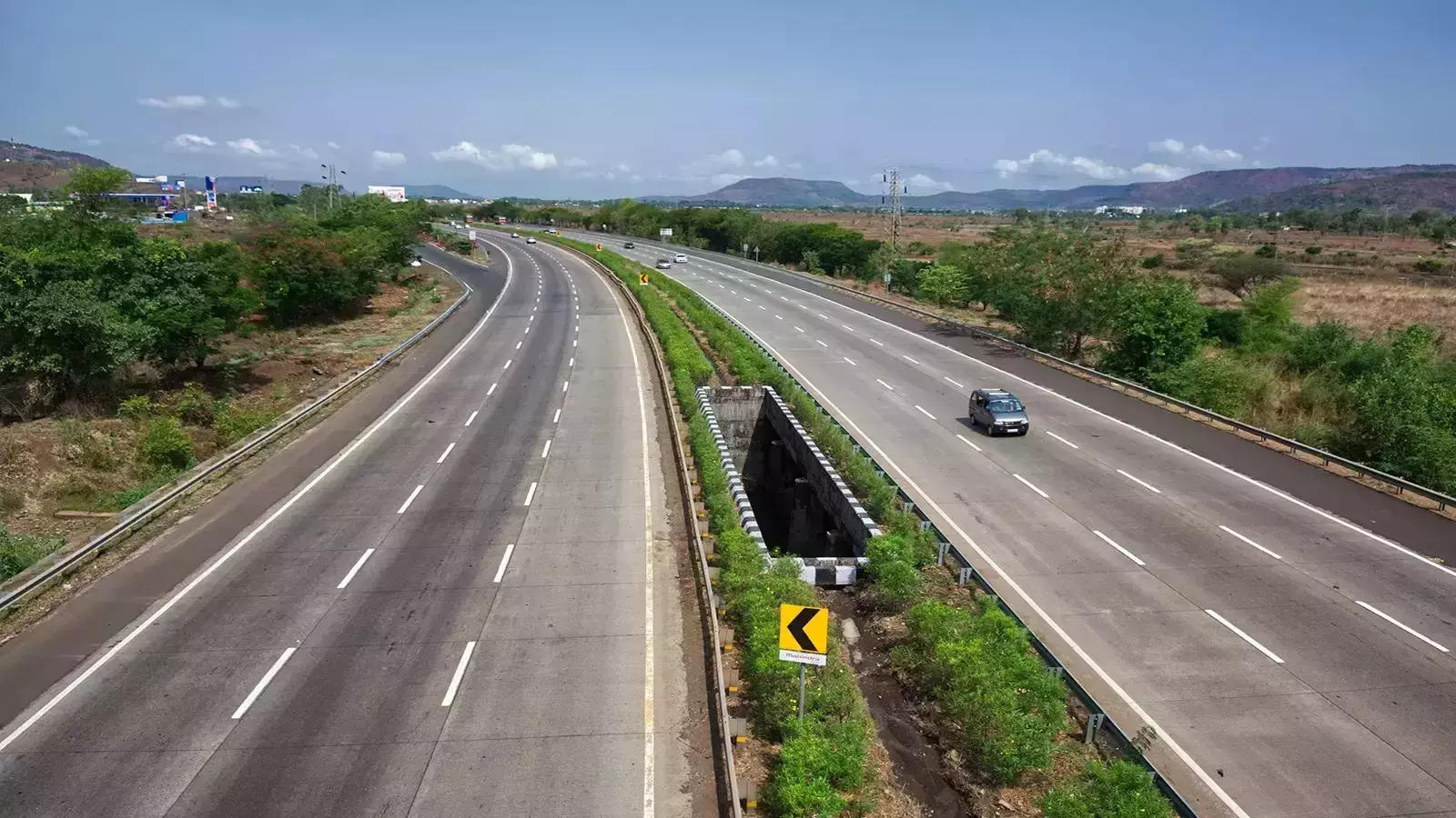 A separate lane for two-wheelers on the Chennai Bypass!  The National Highways Authority abandoned the project!-oneindia news