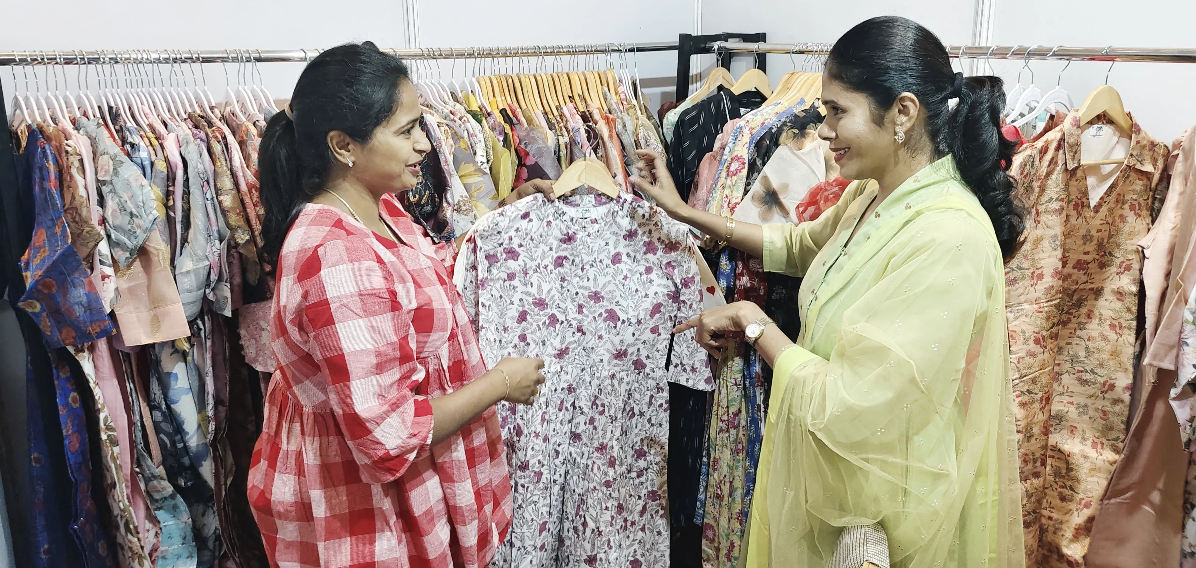 Go Glam shopping fair gets off to a grand start in Coimbatore-oneindia news