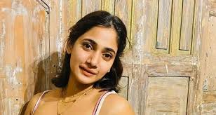 She is the one who kissed me on the lips for the first time.. Actress Laslia Open Talk..!-oneindia news