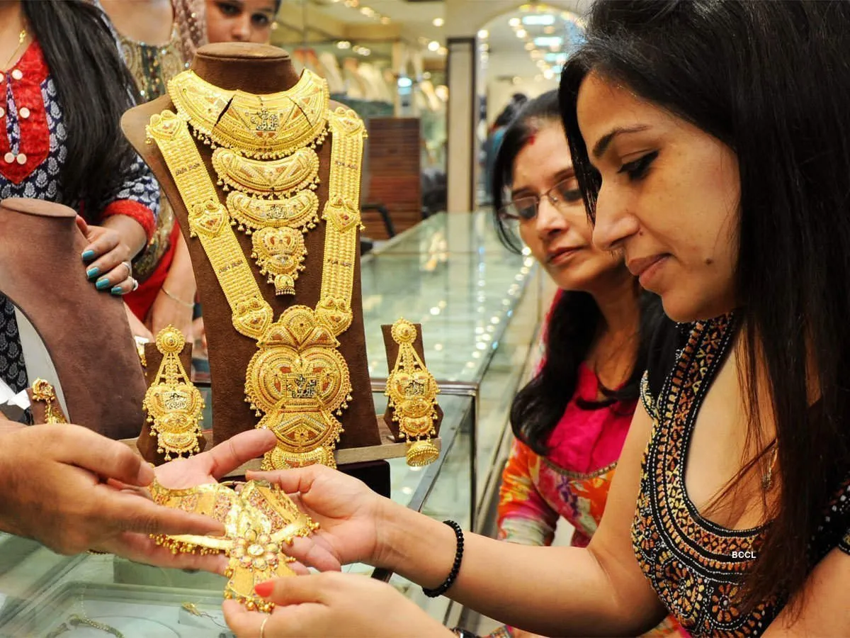 Housewives are shocked…gold prices close to Rs.55,000!-oneindia news