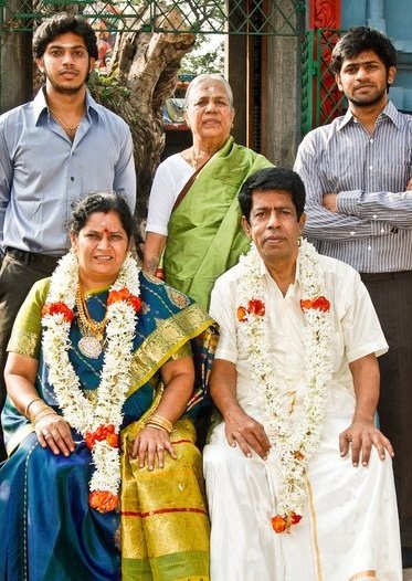 Our family traveled by car for 10 years..!  Actor Sundarrajan's wife talks..!-oneindia news