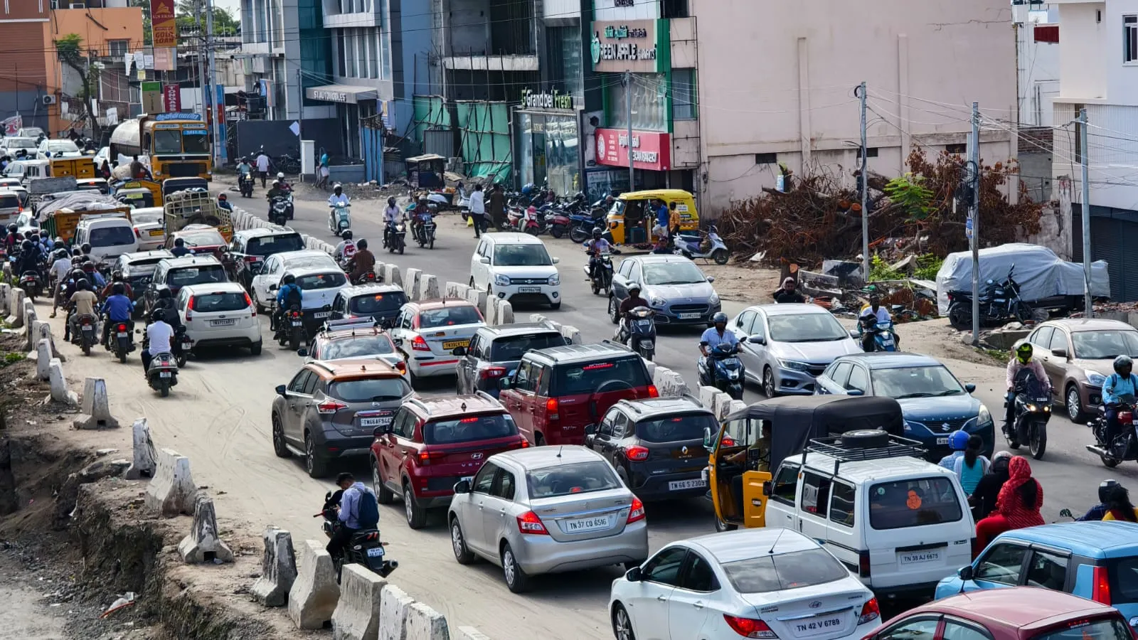 Flyover, road widening works: Heavy traffic congestion at various places in Coimbatore-oneindia news