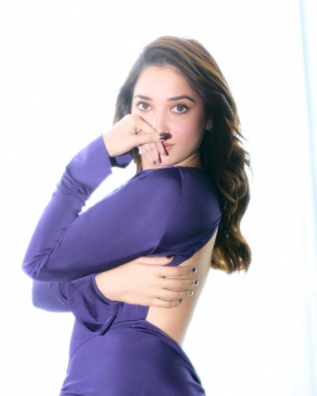 Shape is obvious...Tamanna shows structure in modern clothes!-oneindia news