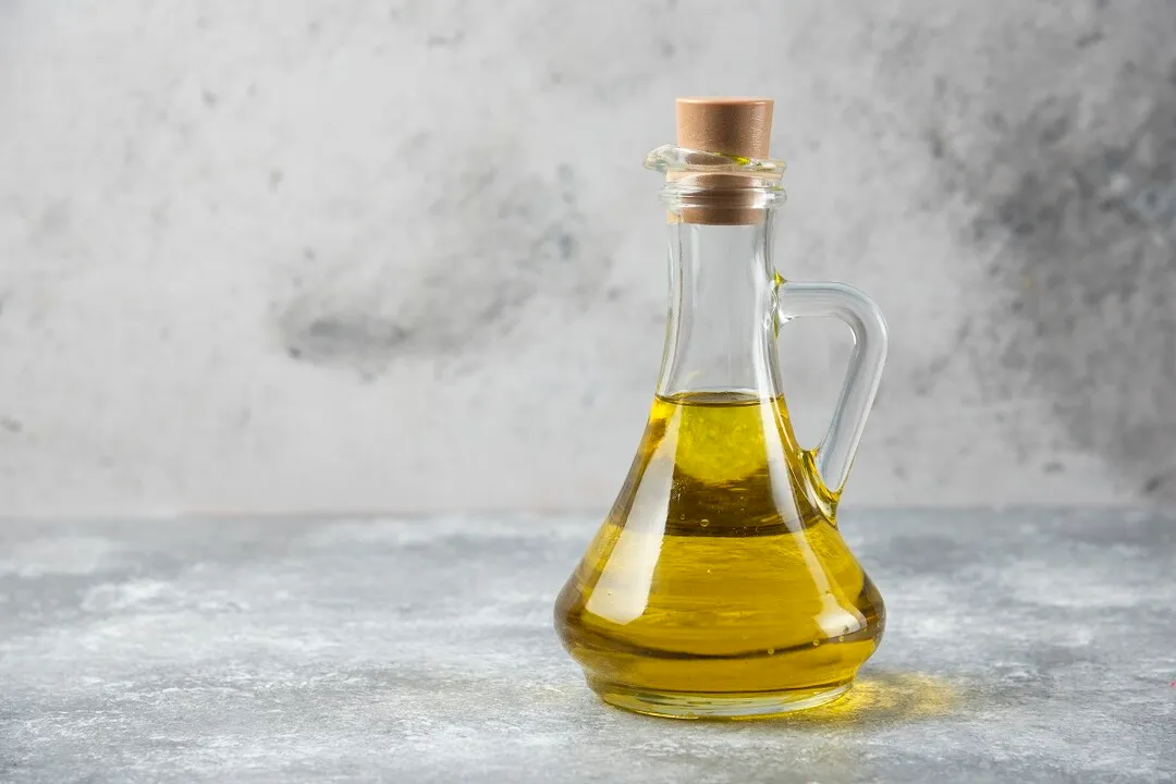 Do you keep cooking oil near the stove?  There is so much danger: the warning chef-oneindia news