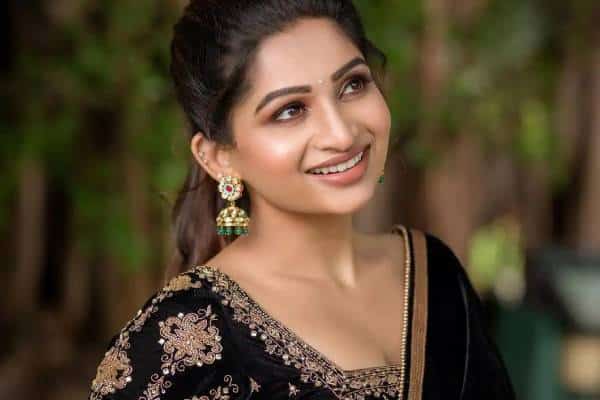 Actress Nakshatra Nagesh's information about the cruelty that happened while changing clothes on the shoot..!-oneindia news