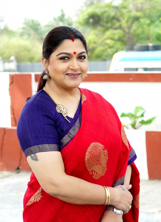 If you give me this, I will act.. otherwise I can't.. Khushboo, the controversial actress...!-oneindia news