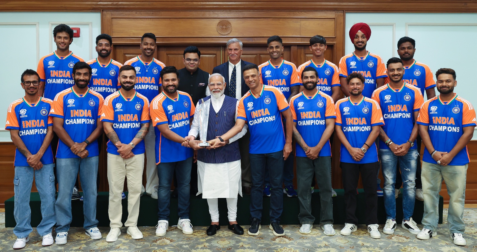 Narendra Modi with ICC T20 Worldcup & Team India (file image)