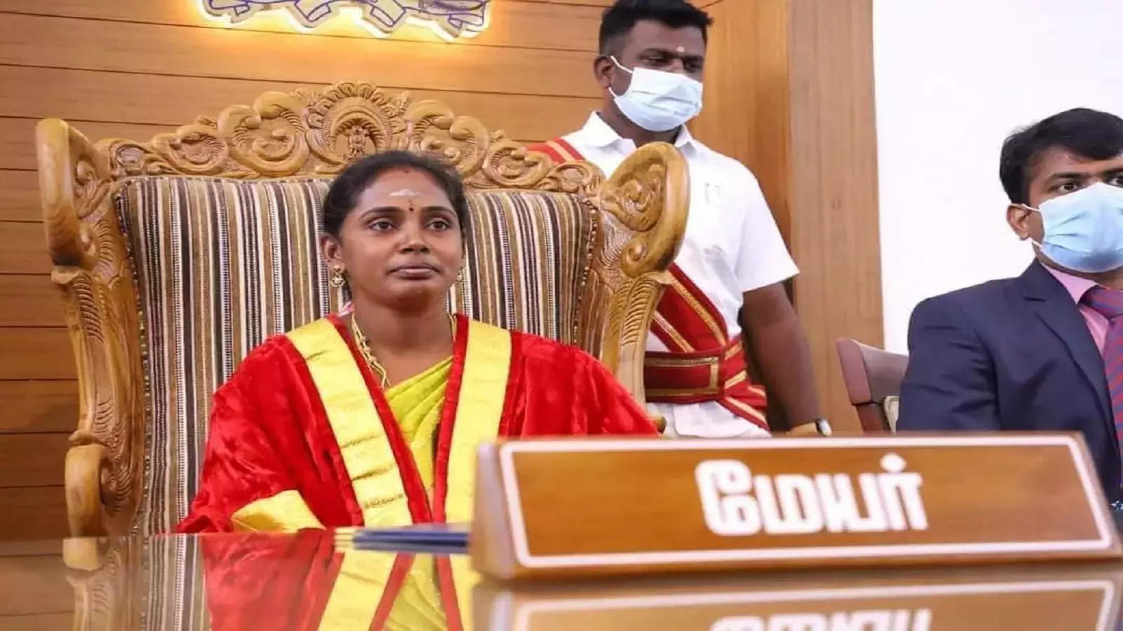 coimbatore mayor kalpana anathakumar resigns : Coimbatore district mayor resigns!-oneindia news