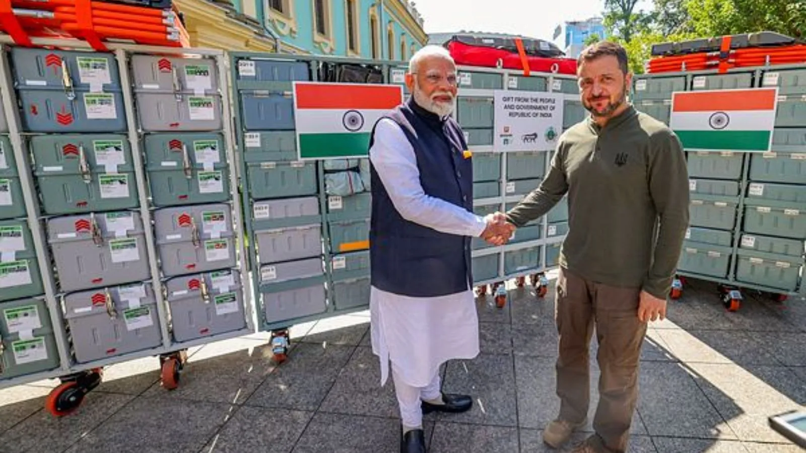 Prime Minister Narendra Modi with Ukrainian President Volodymyr Zelenskyy during presentation of BHISHM cube to Ukraine, in Kyiv.