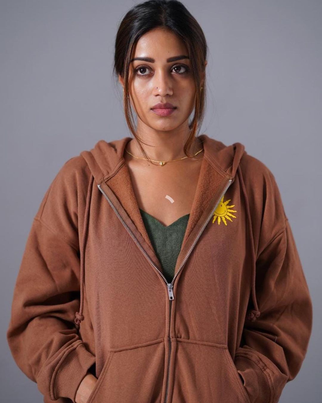 Did you see the logo on Nivetha Pethuraj's dress? Fans like little brother-in-law..!